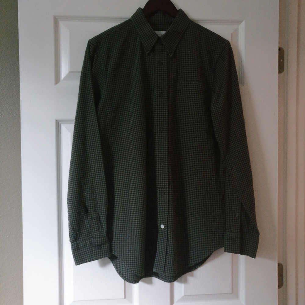 Collared Button-up Long Sleeve Shirt